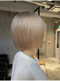 切りっぱなしボブダブルカラーホワイトベージュカラー