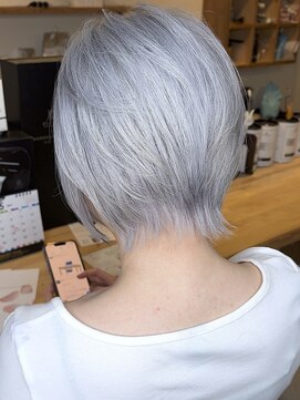 ブレイズヘアー(BLAZEhair) 【ブルベにオススメ】ホワイトシルバー×ブリーチ３回