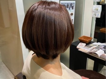 アンフィー(Amphi)の写真/メテオカラーでエイジング毛の改善やダメージ補修してうるツヤ髪に仕上がる☆指通りの良い仕上がりに満足♪