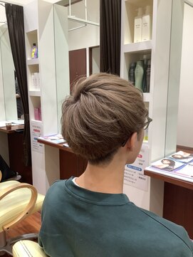 ヘーゼルベージュマッシュゆるふわメンズヘア