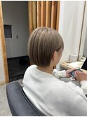切りっぱなしボブ×ミルクティーカラーで透明感