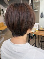 イースエモーション(ease et motion)&nbsp;スッキリとしたスタイルでくびれを出したショートスタイル