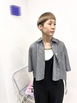 イラカ(elaka)&nbsp;ベージュ×刈り上げショート