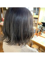 ピースリーヘア バイ カーサ(peathree.hair by CASA)&nbsp;スモーキーシルバー×ボブ