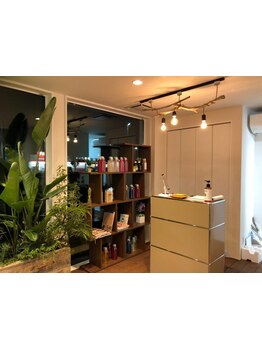 【個室あり】カウンセリングから仕上げまで一人のスタイリストが担当してくれるので、気軽に相談しやすい♪