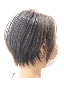 ウィスカーヘアー(whisker hair) ブルージュショートボブ