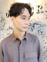 オーパスクリエ (OPUS CREER)&nbsp;クセを活かした刈り上げ前下がりセンターパート！！