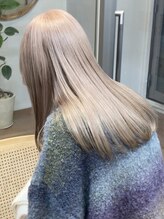 《*ミルクティーのような柔らかい色味のベージュ*》髪の艶感と肌馴染みが良く、メイクとの相性◎[ブリーチ]