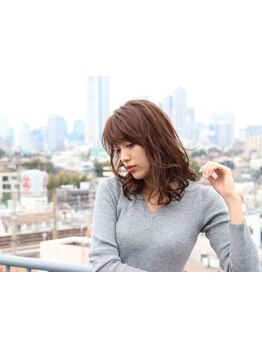 自然な仕上がりに満足度◎簡単”巻き髪風MALLOWパーマ”を是非!!髪のクセを考慮したスタイリングも楽チン♪