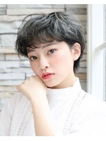 ルーツ(ROOTS)&nbsp;くるくるパーマの外国人風ショートカット