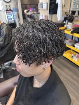 ジャンプザチーター(JUMP the cheetah) センターパート× 波巻きパーマ