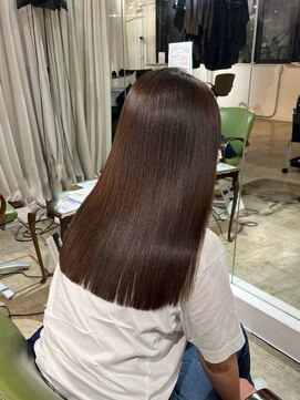 湿気でも広がらない。ケラチンで叶うツヤ髪