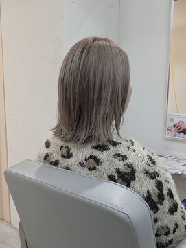 ネスト(Nest) 切りっぱなしボブ×グレージュ