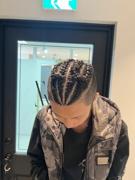 バズ サッポロ バイ フィーネ(BuzZ sapporo by Fi-Ne) 4本クロスデザインコーンロウ