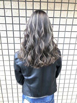 salon de MiLK 札幌大通店【サロン ド ミルク】 ハイトーンベースを活かすハイライトスタイル