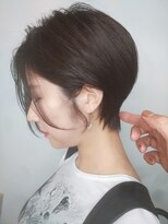 ヘアーメイクオズ(hair make O/S) 担当 照井 頭の形がキレイにみえるショートヘア