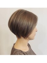 ヘアリゾート フロム ココ(HairResort fromCoCo)&nbsp;後頭部ふんわりシルエットのメリハリ前下がりショートボブ