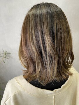 ウノ 伊勢原(UNO) ミディアム×ハイライト