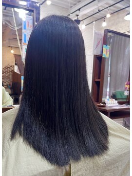 ビューティアンドスパ ガガ(GAGA) ヘアカラースタイル　ブルーブラック　暗髪　ブリーチ無し