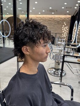 マイシャ(maisha)の写真/清潔感とこなれ感を両立したメンズカジュアルstyleならmaishaへ。柔らかな動き、ボリューム感が自由自在！