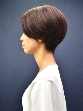 ヘアスタジオヘーフリヒ(HAIR STUDIO HoFLICH) 【シルエットが決め手の大人ショート】