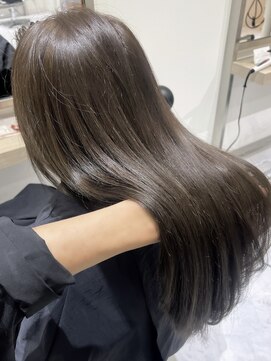 ヨロ 小岩(YOLO) 小岩レイヤーカットイルミナカラーオリーブグレージュ