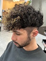 フゥ 宇都宮(FeU)&nbsp;波巻きパーマメンズパーマメンズヘアツーブロックツイストパーマ