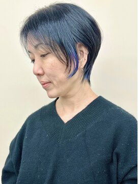 モリオ(morio) =くびれショート大人ショート耳かけ前下がりショート30代40代