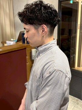 アトリエ(atelier.) ツーブロック ビジネスヘア スパイラルパーマ 刈り上げ 20代