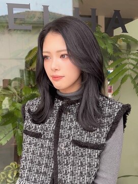 ジゼラ(GISELA) レイヤーカット 毛流れカット 顔周りレイヤー ブルーブラック