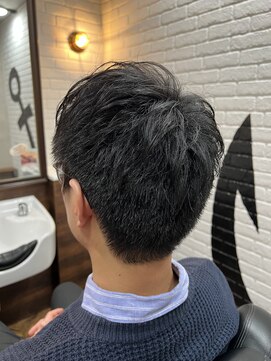アンカー(ANCHOR) MEN’S HAIR/サーフカール/刈り上げセンターパート/印西