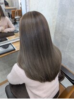 イル(iru)&nbsp;チラホラ白髪はハイライトで馴染ませるのが正解◇Miku