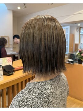 イグレック 庄内本店(igrek) 20代30代40代 切りっぱなし外ハネボブ×オリーブベージュ