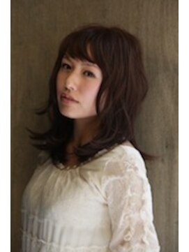 ウォール(wall) ナチュラルな動きのあるスウィートカールスタイル