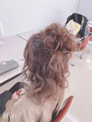 ルーズな団子ハーフアップ(ヘアセット専門店アチーブ)