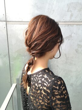 アナ ラーナ(Anna Lanna) low大人の抜け感ローポニーテールアレンジ【奥村北斗】表参道