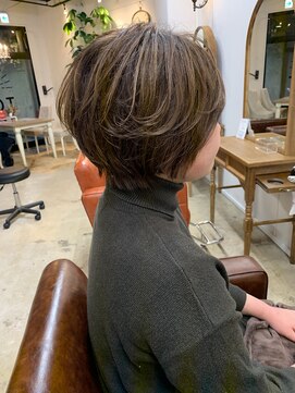ショートオンリーサロントス(short only salon TOSS) 大人カッコいいグレージュショートボブ