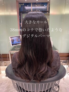 アピッシュ ギンザ(apish ginza) tomo　大きめゆるコテ巻きデジタルパーマ