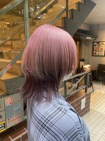 レア 渋谷(Le'a) ウルフカット ペールピンク×ダークパープル