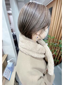 イルウィ(irwi) 【トレンド】ハイライトカラー こなれ感 ショートヘア