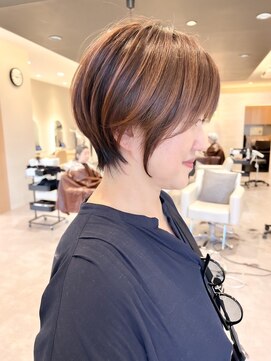 シシ 大宮(She 2.) 大人ショートボブ/ホワイトグレージュ/ブリーチ/ダブルカラー