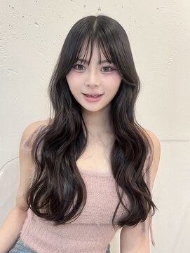 ルームバイシー 新宿(Loom. by Sea) 黒髪すぎない地毛風ダークブラウン × ウェーブヘア