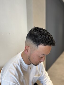 ウエスギリハツ. 高めのスキンフェード