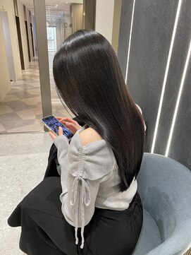 シュヴーブリヤン(cheveux brillants) ココアブラウン＋ミディアムレイヤーが映える艶ストレート