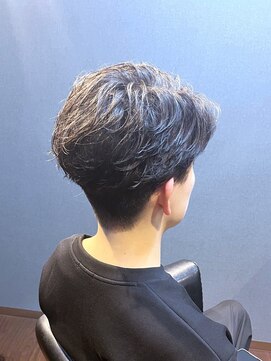 ビジネスツーブロックショート フェザーパーマ かきあげバング