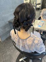 スノウ(SKNOW)&nbsp;ヘアアレンジ　ヘアセット　ツイン　お団子　シニヨン