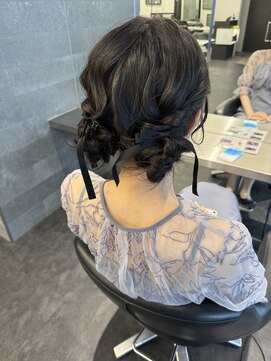 スノウ(SKNOW) ヘアアレンジ　ヘアセット　ツイン　お団子　シニヨン