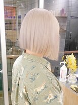 ミラ 新宿(MILA)&nbsp;ブリーチダブルカラー/前髪ありハイトーン切りっぱなしボブ/新