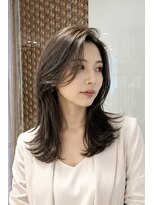 オアシスアヴェダ ザ・ペニンシュラ東京(OASIS AVEDA) セミロング大人レイヤー・オリーブグレージュ・長め前髪20代30代