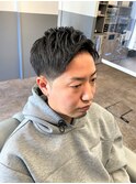 黒髪短髪ワンカールパーマ束感かきあげバングビジネスカジュアル